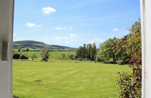 Eaton Mascott House | The Stables