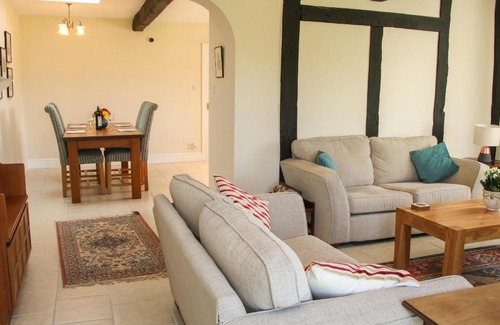 Eaton Mascott House | The Stables