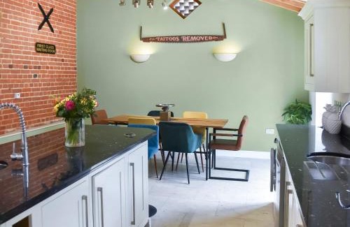 Dunston House | The Stables