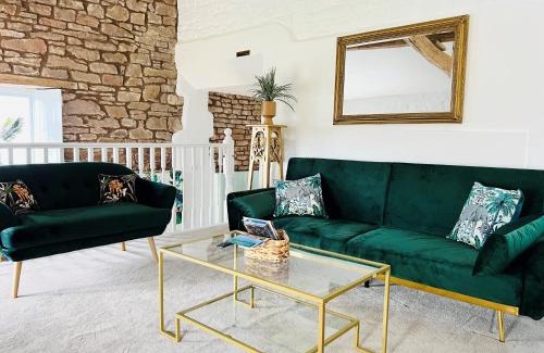 Monmouth House | The Stables - Luxury Holiday Cottage