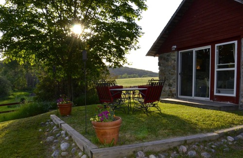 Suttons Bay Cottage | The Stone Cottage: a Relaxing Countryside Get-Away