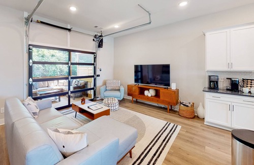 West Meade House | The Stonecrest Hideaway | Dog-friendly townhouse in Nashville with deck & grill