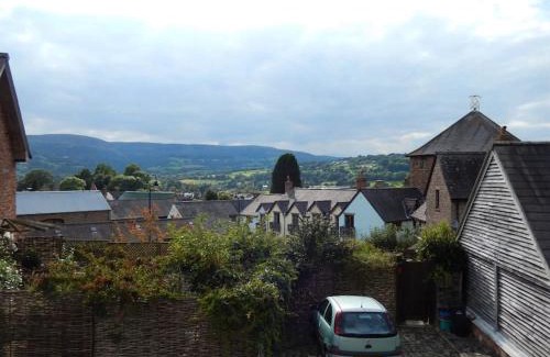 Crickhowell House | The Studio, Upper House Farm, Crickhowell.