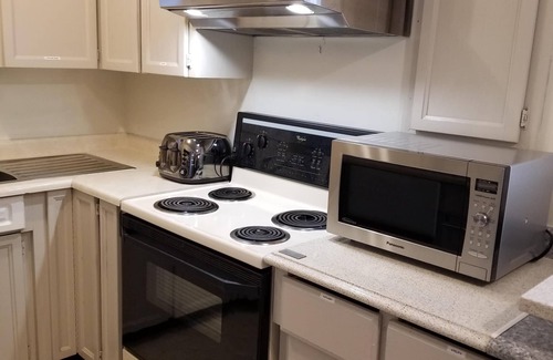 Langford Apartment | The Suite Spot is a lovely two bedroom suite in a quiet neighborhood