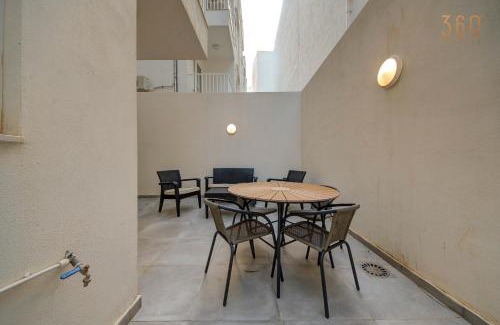 Marsaskala Apartment | The Suite Stay - Just off the Promenade & Beach !