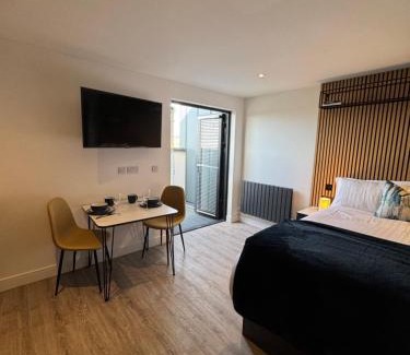 Ormskirk Apartment | The Suites, Ormskirk - Rooms by Vici