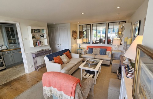 St. Mawes Cottage | The Summer House - a cottage that sleeps 6 guests in 3 bedrooms