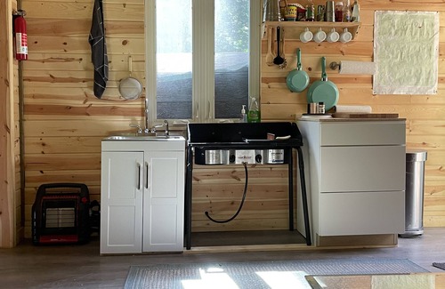 Barnardsville House | “The Summit Cabin” An Off the Grid Hideaway