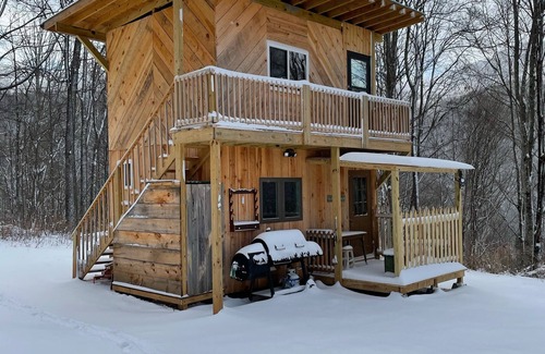 Barnardsville House | “The Summit Cabin” An Off the Grid Hideaway