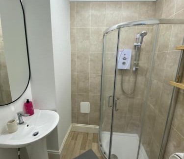 Stoke House | The Sunflower En-suite Room