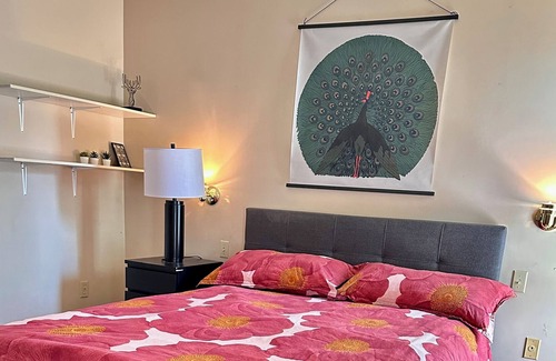 Steveston House | The sunflowers Relax with the whole family at this peaceful place to stay.