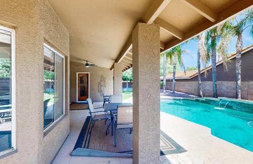 Paradise Park Vista House | The Sunlit Sanctuary