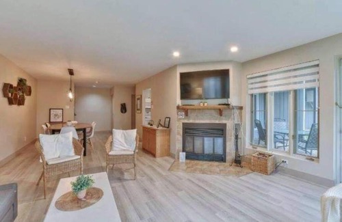 Mont-Tremblant House | The Sunny half croissant