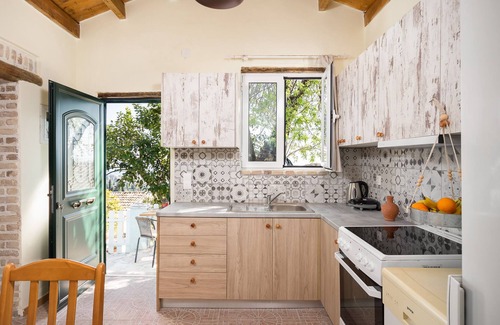 Agios Markos Apartment | The Swallow's Seaview Nest by Konnect