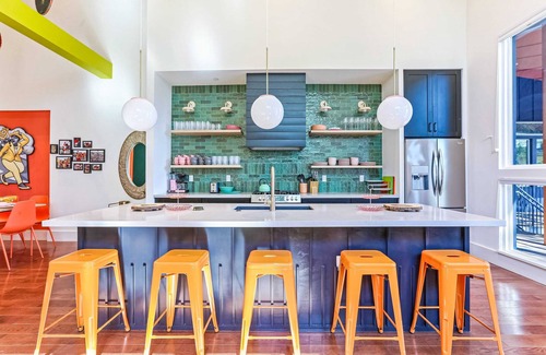 Faubourg Lafayette Hotel | The Syd | Street Parades | Heated Pool & Oasis
