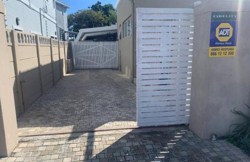 Flamingo Vlei Apartment | The Tableview Garden Room