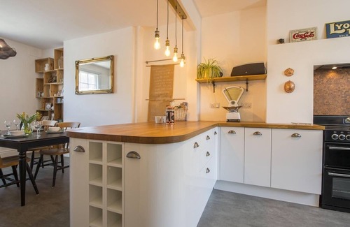 York Apartment | The Tansy House on Queen Street
