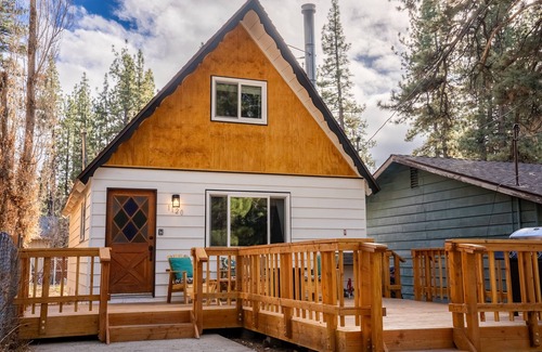 Big Bear City Cabin | The Teddy Bear Cabin! Large Patio!