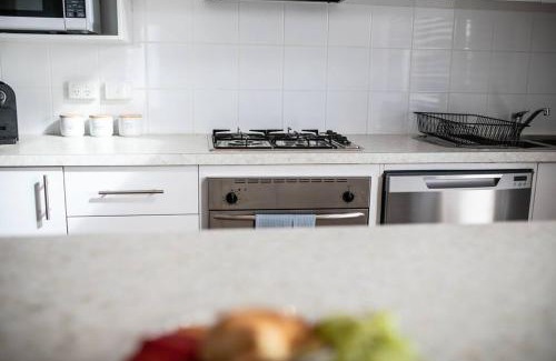Ocean Grove House | The Terrace 400m to Main Beach Pet Friendly