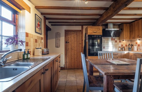 Sedgeberrow House | The Threshing Barn-Stunning 5 BD Retreat