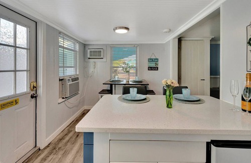 Treasure Island Apartment | The Tiki Torch Inn