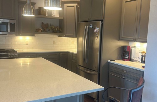Eugene House | The Track House - 4BR Near UO, Autzen & Hayward, Peaceful & Spacious