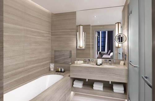 London City Centre Hotel | The Trafalgar St. James London, Curio Collection by Hilton