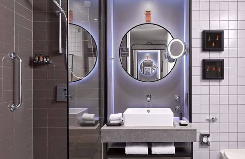 London City Centre Hotel | The Trafalgar St. James London, Curio Collection by Hilton
