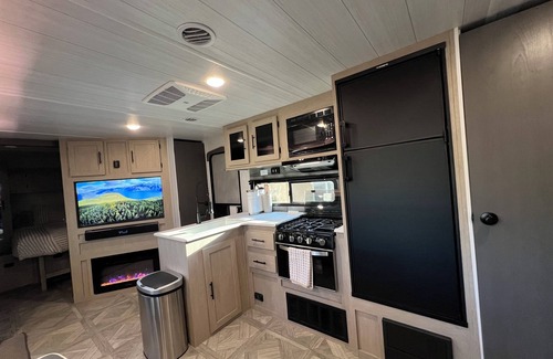 Moreno Valley House | The Tranquil City Trailer – Private, Clean & Convenient