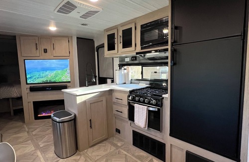 Moreno Valley House | The Tranquil City Trailer – Private, Clean & Convenient