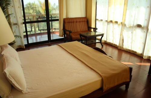 Kovalam Hotel | The Travancore Palace Beach Resort