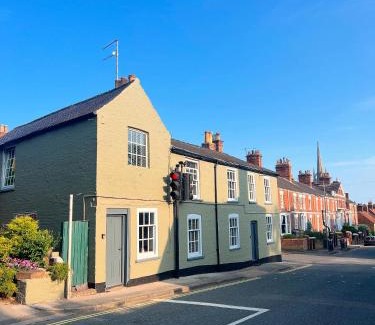 Louth House | The Traveller's B&B