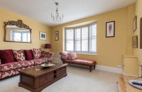 Eton House | The Treehouse, Eton High Street, Walk 2 Windsor