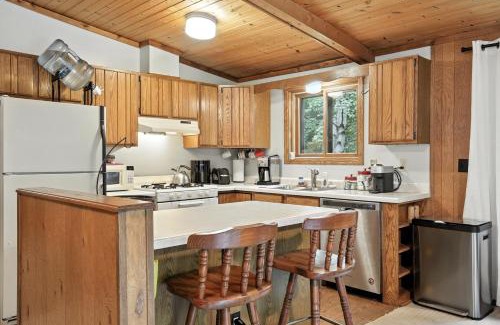 Phelps House | The Treehouse Lakes & Trails Cabin cabin
