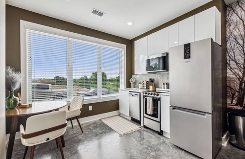 Whitebridge Apartment | The Treehouse- Stylish West Nashville Studio Condo, Best Rates in Music City!