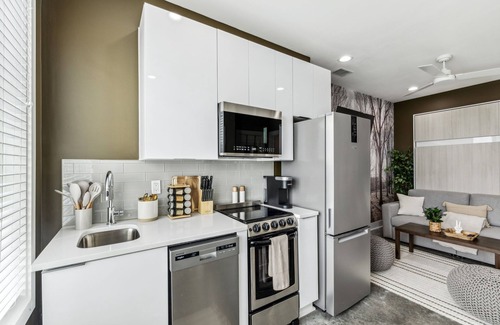Whitebridge Apartment | The Treehouse- Stylish West Nashville Studio Condo, Best Rates in Music City!
