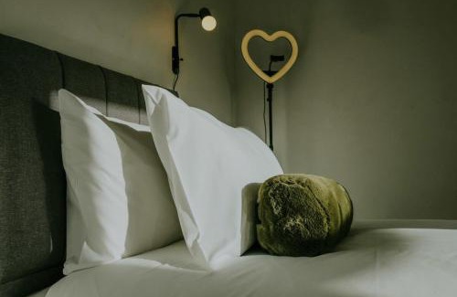 Bristol Apartment | The Unicorn three bedroom house