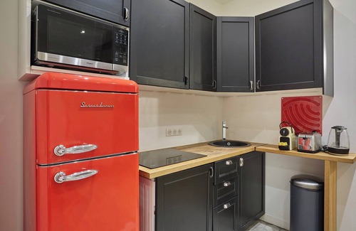 Porte-Saint-Martin Apartment | The Upper Marais Superb Apartment for 8 People