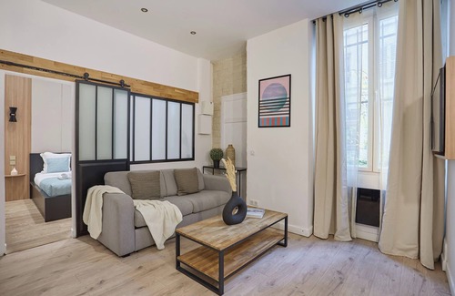 Porte-Saint-Martin Apartment | The Upper Marais Superb Apartment for 8 People