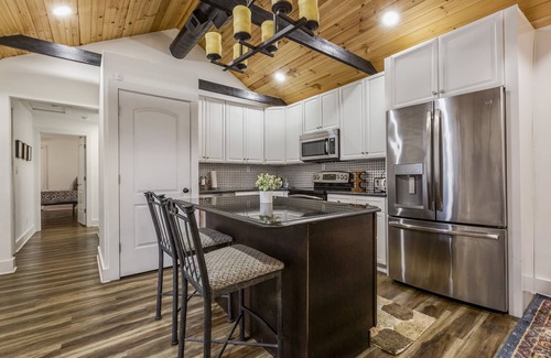Jeffersonville House | The Urban Explorer's Pad: Newly Redesigned 3-BR