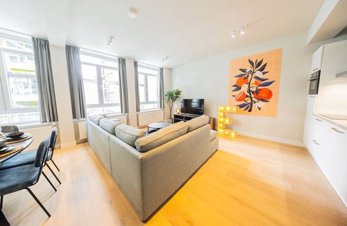 Stadsdriehoek Villa | The Urban Riviera 3BDR Apartment JUF