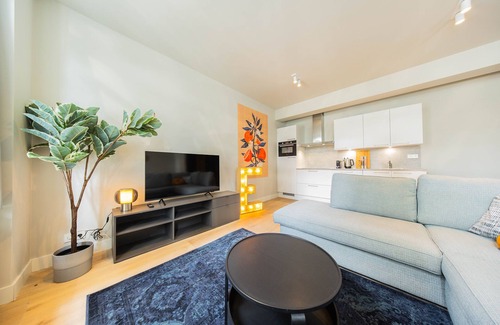 Stadsdriehoek Villa | The Urban Riviera 3BDR Apartment JUF