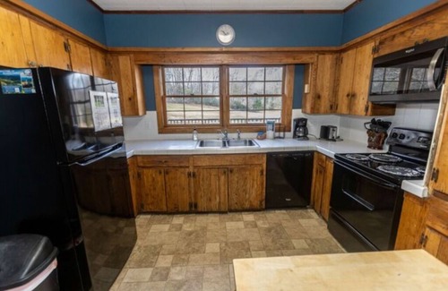 Springmaid Mountain Cabin | The Valley Lodge Sleeps 12