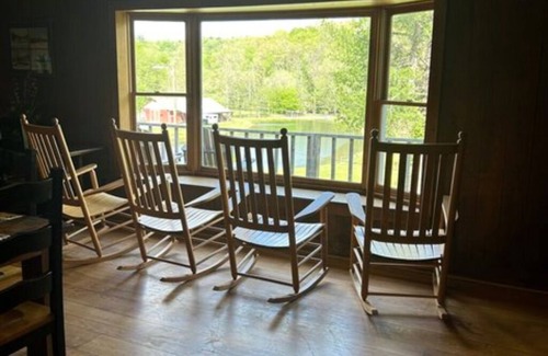Springmaid Mountain Cabin | The Valley Lodge Sleeps 12