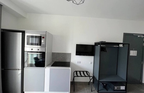 Ta' Giorni Condo | The Valley Room 6 with parking on premises