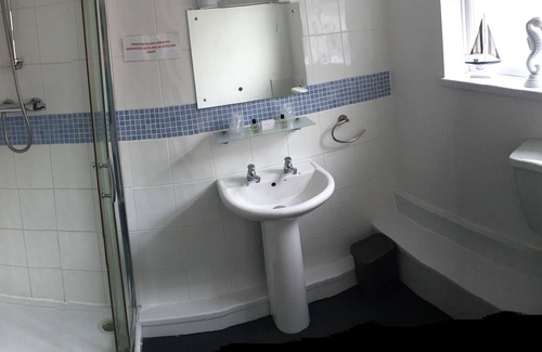 Burnham-on-Sea Bed & Breakfast | The Victoria Hotel