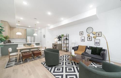 The Heights Apartment | The View 20 Min to NYC Breakfast Included - D