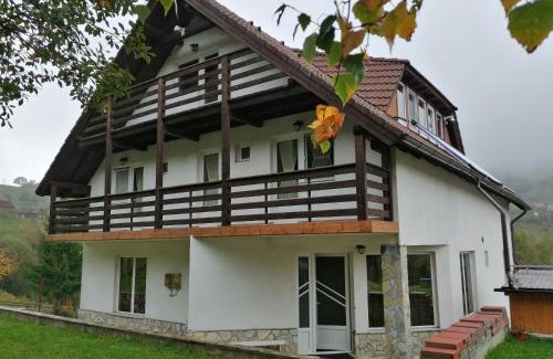 Moieciu House | The Viewpoint