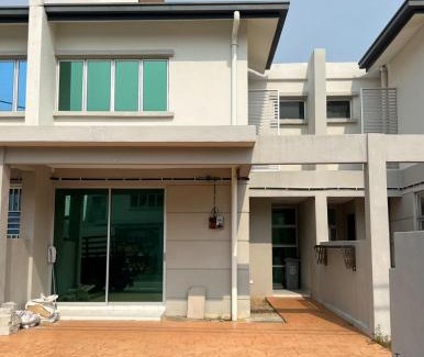 Alor Gajah House | The Villa AFamosa Double-Storey Retreat
