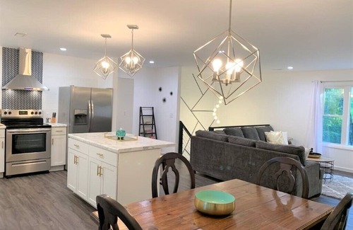 Cookeville House | The Villa- by Downtown, I-40 & Lake. Wooded view